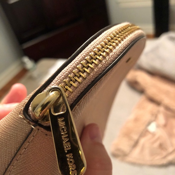 Michael Kors Handbags - Michael Kors cosmetic bag